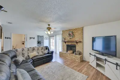 Image de Family Home in Fort Worth: Pets Welcome!