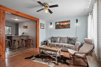 Image de Spacious 4br - Deck, Grill, Pets Ok & for Groups