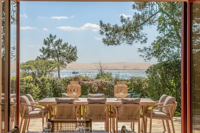 Image de Somptueuse villa en première ligne dans les 44 Hectares, plage des Courlis