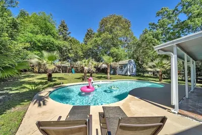 Image de 4 Br 2 Ba + Private Pool + Pickleball Fun