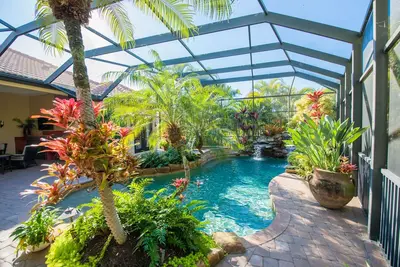 Image de Lido Key Home with Amazing Pool Area, Steps from the Beach - Tranquility