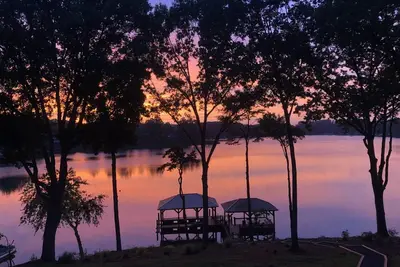 Image de Paradise on Lake Norman! Inquire about special incentives this season!
