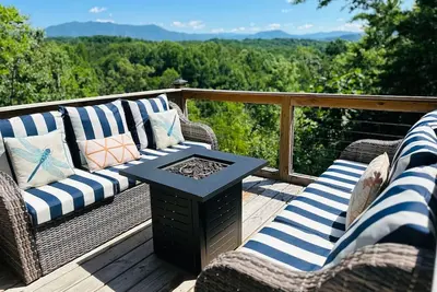 Image de Knockin' Boots Cabin Hot Tub w/ Beautiful View