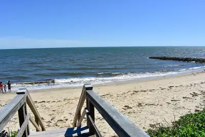 Image de Brand new Ocean View Condo with private balcony, steps from the beach!