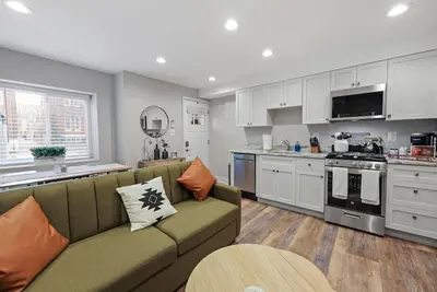 Image de Comfy Nw Gem-5 min walk to Metro/Dt/Convention Ctr