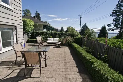 Image de Charming 3 bdrm suite by Ambelside Park/Beach!