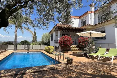 Image de Amazing and spacious villa with swimming pool and close to the centre
