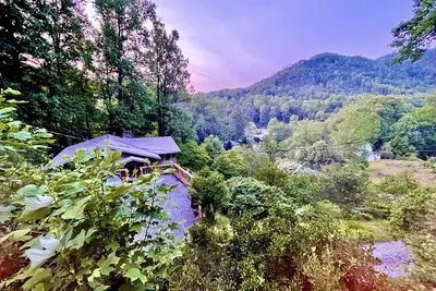 Image de 5 minutes to Chimney Rock Village. Best View in Bat Cave