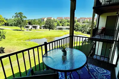 Image de Beautiful Branson Pointe Royale One Bedroom King + Queen Sleeper Sofa