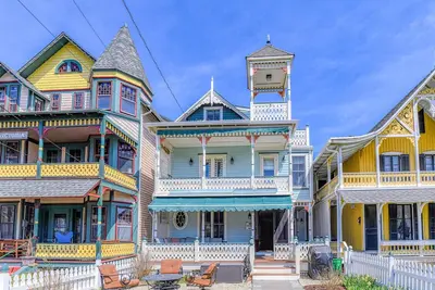Image de 5 1/2 Embury - Beach Block Beauty with 3 Oceanview Porches