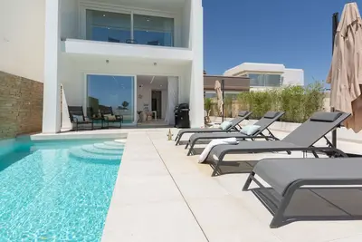 Image de Modern Villa with Private Pool & Rooftop Terrace