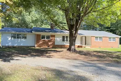 Image de Entire House: 2, 200 sq. ft. with Farm Views!