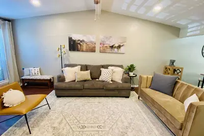 Image de *New* Welcome to the Cheerful 2 Bedroom Duplex