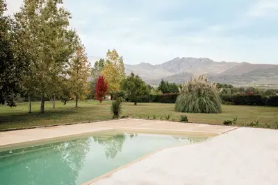 Image de Modern country house with pool and breathtaking views.