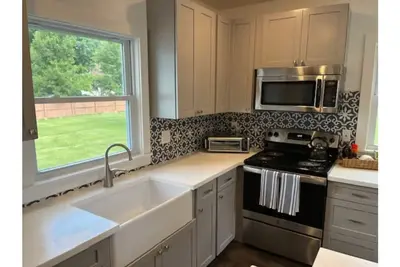 Image de Sparkling New June 2022 Saugerties Home!