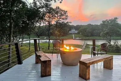 Image de Renovated North Fork Waterfront Home with Pool
