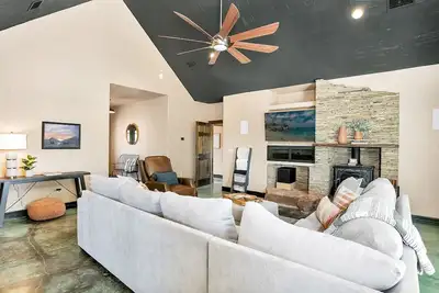 Image de Honey Hill The Back 20 | Rustic Country 2/2 Home | King Beds| Wildlife | Brilliant Stars