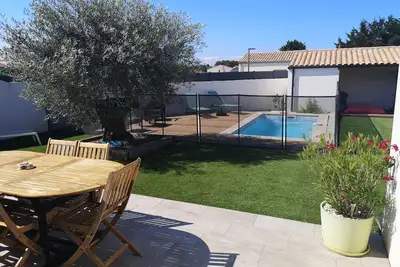Image de Maison de plain pied avec piscine chauffée
