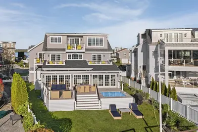 Image de Peaceful Avalon Bayfront Home