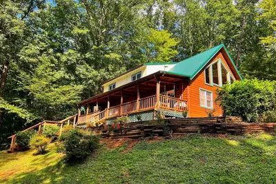 Image de 3 Bed 2 Bath~Hot Tub~Fire Pit~Game Room~Popcorn Machine~Hammocks~Mountain Views.