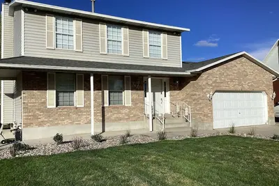 Mountain View home, spacious, sleeps 12