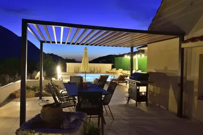 Image de Traditional stone house - 10 mins from the beach with private pool
