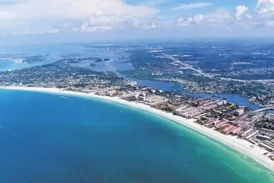 Image de Siesta Key - Prime location, patio/backyard/garden/pool/quick walk to the beach!