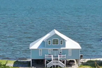 Image de Beautiful Bayfront house with glorious Sunsets! 5 minute walk to the Gulf Beach