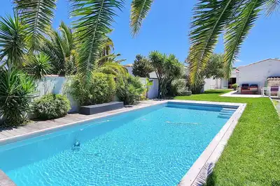 Image de Superbe villa avec piscine, boulodrome et parking
