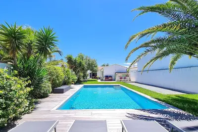 Image de Superbe villa avec piscine, boulodrome et parking