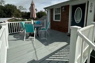Image de Large 1 Bedroom 1 Bath apartment with full kitchen, living room and work space