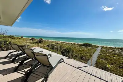 Image de Sunset Beach House! Beachfront and Pet-Friendly