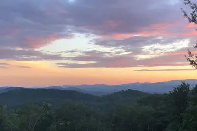 Image de Newly Renovated Mountaintop Home w/ Amazing Views and Sunsets