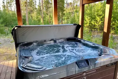 Image de Hot Tub. Grill. Walk to lake and fishing canal.