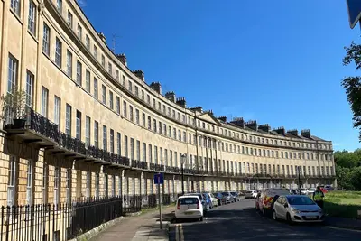 Image de Spacious Regency Crescent Idyllic Location