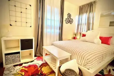 Image de Artsy 2 bedroom-Free parking-Ideal for long stays
