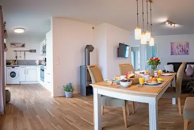Image de Appartement \"Meerwert by Seeblick Ferien\" avec vue sur mer, sauna et Wi-Fi.