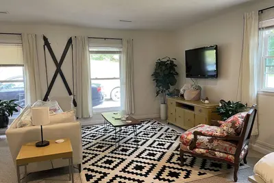 Image de Turkey Trot- Light & Bright Blowing Rock Guest Suite