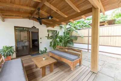 Image de Casa Coco - 2 Bedroom House w/ private parking, 2 minute walk from Banana Beach!