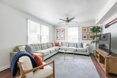 Image de Jackson's Bunker in Eastport with fenced-in backyard and dog friendly