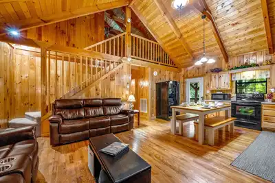 Image de Mountain Escape: Cozy 4-Br Retreat in Sevierville with Modern Comfort & Views!