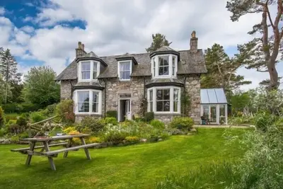 Drumrunie, pet friendly, with open fire in Braemar