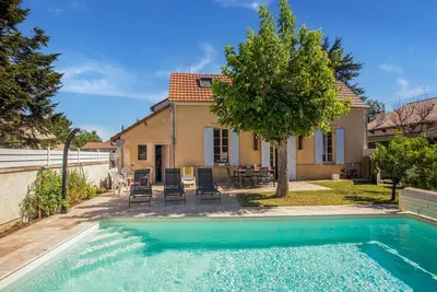 Image de Maison de vacances spacieuse avec piscine privée