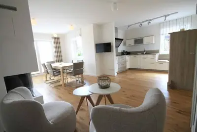 Image de Exclusive large vacation apartment over two floors near the beach