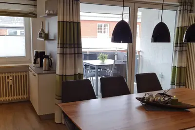 Image de Spacious 3-room vacation apartment with balcony in the city center