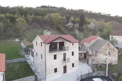 Image de 4 bedroom stone House