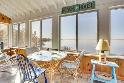 Image de Waterfront Alburgh Getaway w\/ Private Beach!