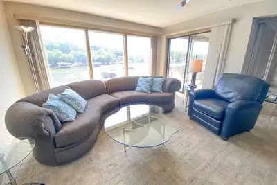 Image de Indian Pointe 524 - Spacious 3br/3 Bath Condo with Lake Views - Includes Boat Slip | Sleeps 7