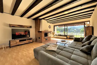 Image de ★Dream view | fireplace | balcony | castle view | 65-inch Tv | Netflix | Sky | Joyn★