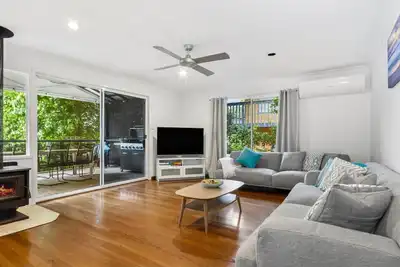 Image de Bailey's Retreat - Pet Friendly Waterfront - 10 Mins Walk to Beach - Fireplace and Firepit